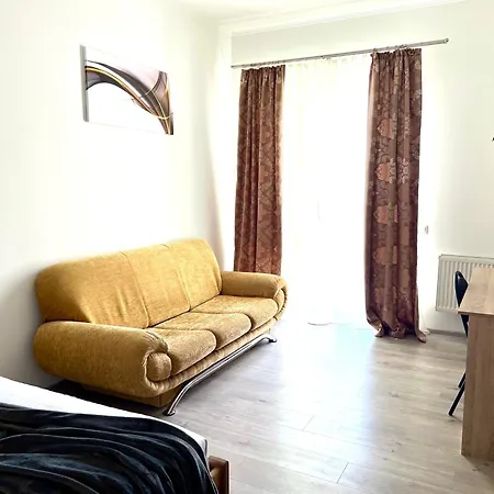 Osapart Pretty At The Complex Great Britain * リヴィウ